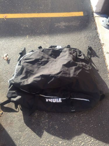 Thule 868 outbound roof cargo bag