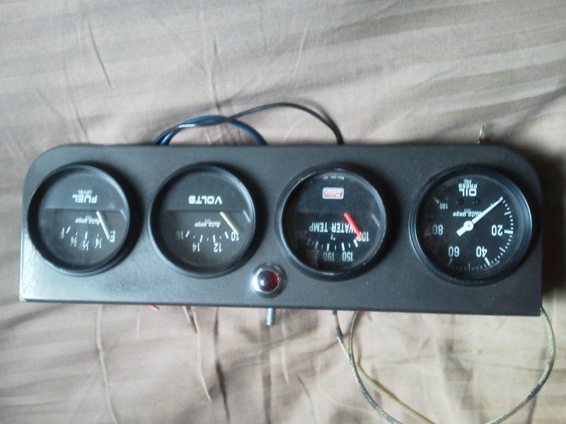 4 gauges with gauge holder