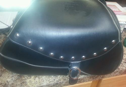 Motorcycle saddlebags