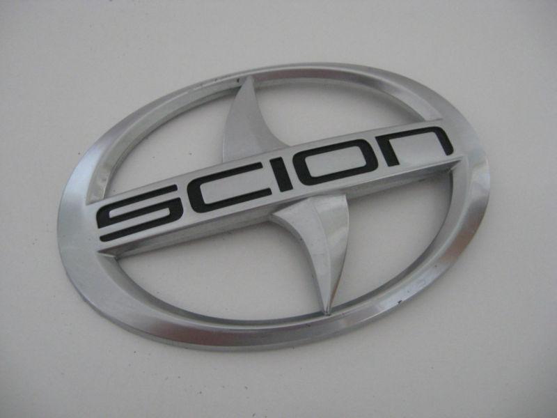 2005 06 07 08 09 10 scion tc front grille logo emblem symbol silver badge oem 