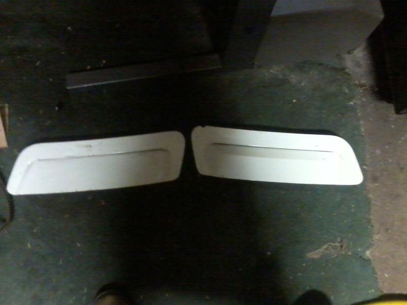 Hood scoops vent louvers (pair) oem 93-97 chevy camaro white 