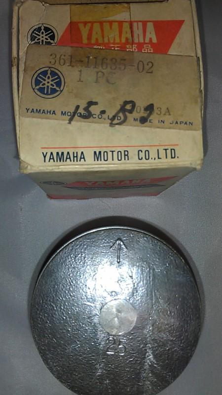 Vintage yamaha motorcycle nos new 1st o/s 0.25 piston  for the 1973-5 rd 250 