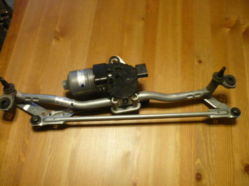 Vw passat 2012/13 561955023b windshield wiper motor oem