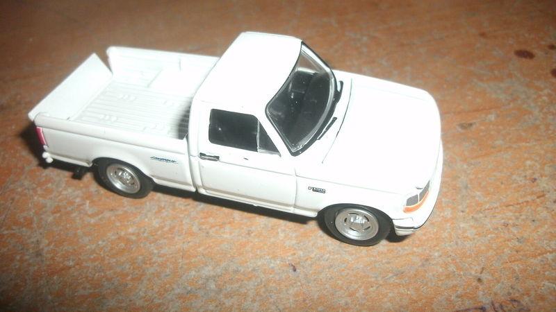 1993 1994 1995 ford svt f-150 lightning diecast model toy keychain new white