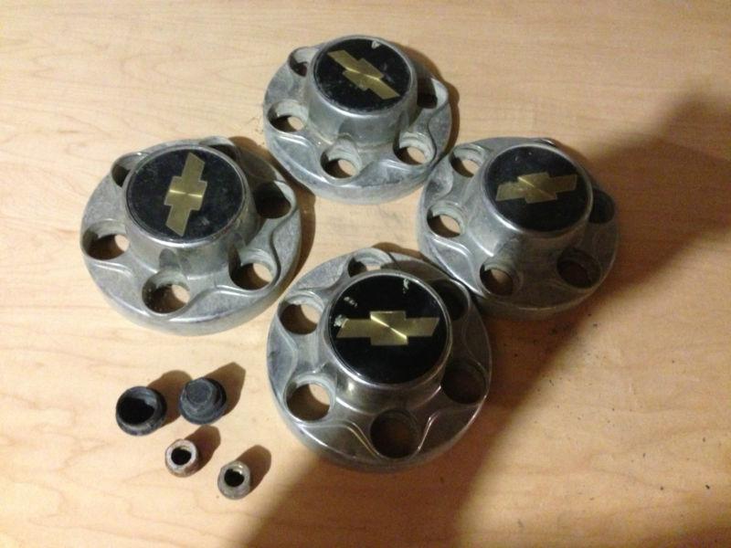 Chevrolet silverado center caps, includes lug nuts and lug caps 1992