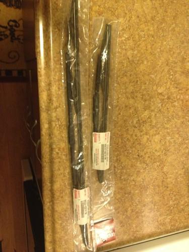 Brand new wiper blade set new genuine toyota u hook oem 400mm & 650mm