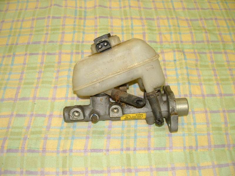 1994 - 1998  850 volvo  brake resevoir