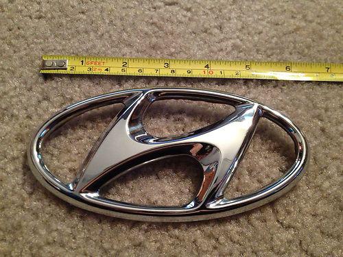 Used in great condition oem rear "h" emblem for santa fe & genesis coupe models