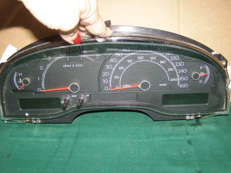 2005 lincoln ls speedometer cluster  1k  8 cyl  id 4w4f-10849-bb