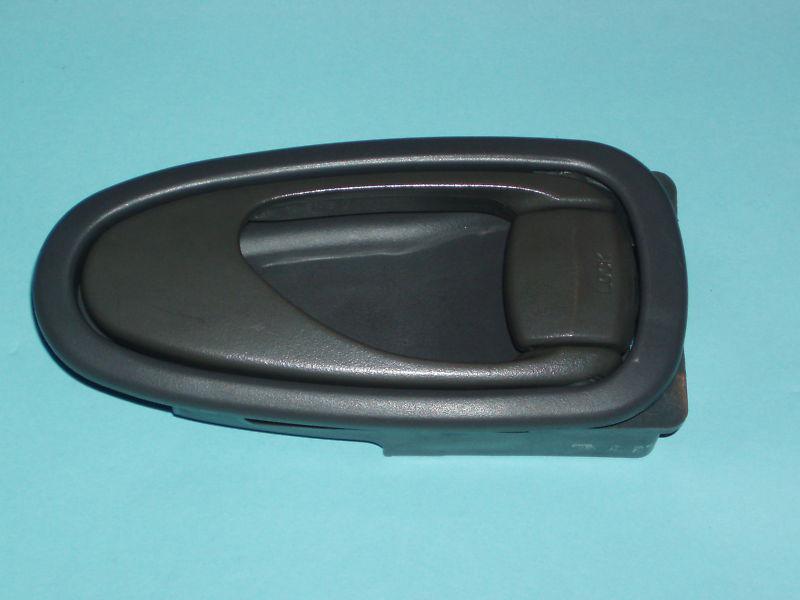 Daewoo leganza inside handle frt right door olive with free s/h 1998-2002