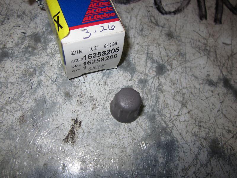 Gm oem part 16258205 radio knob (shelf a31 bin 2))