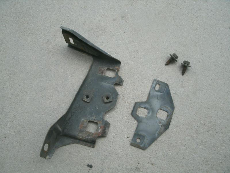 1982-1992 camaro upper front r/h passenger bumper brackets