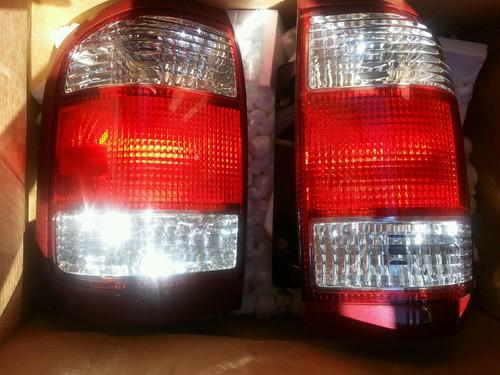 2001 nissan pathfinder rear taillights