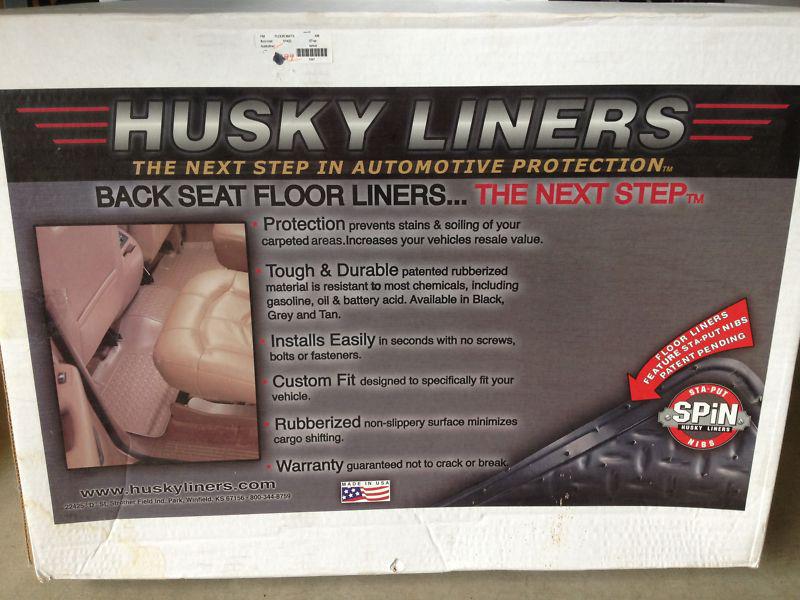 Husky 2nd seat floor mat grey 2007-2014 tahoe/yukon/denali