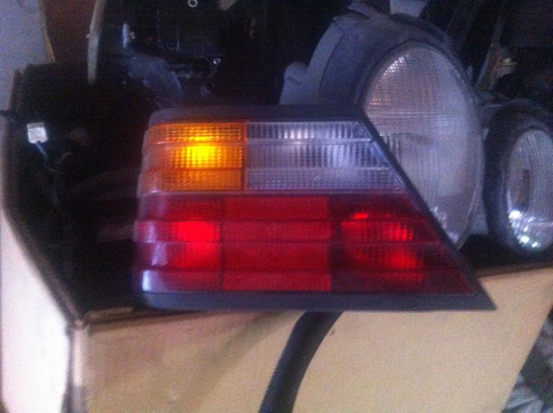 Left oem tail light 124 type fits mercedes 300e 300d 260e 400e 500e  #x13