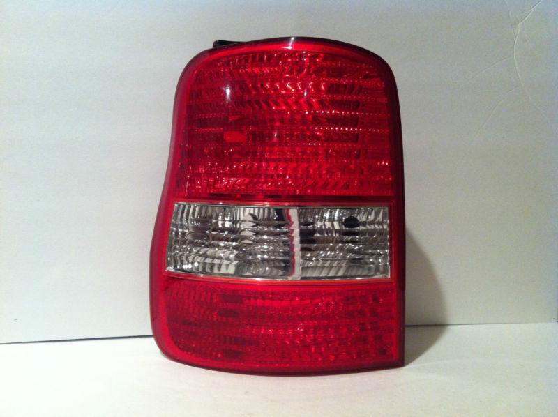 2002 2003 kia sedona left tail light (fits: 2003 kia sedona) 