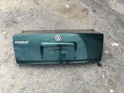 Genuine 1998-2000 passat trunk/hatch/tailgate sdn w/o spoiler green oem