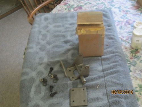 Nos 1982-1990 chevrolet s15 left door hinge package-part number 14062403