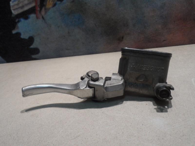 2001 suzuki rm250 akebono front brake master cylinder  (b) 01 rm 250