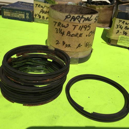 U.s. old vehicle piston rings, lot of odds-and-ends, 3 1/4 +040.  item:  3914