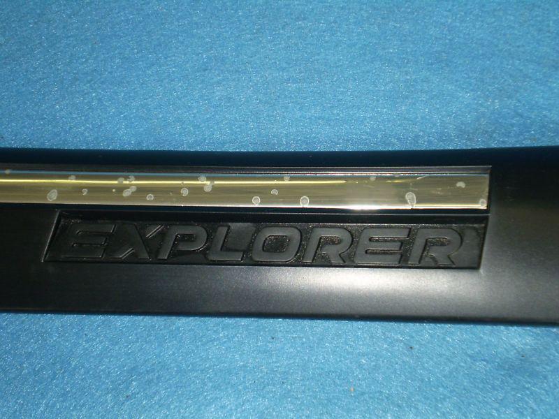 1991-1994 ford explorer 2 door rh door molding/trim  o.e.m.-new-n.o.s