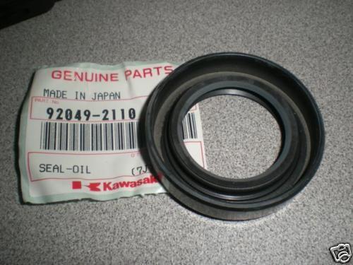 Nos kawasaki kaf620 oil seal 92049-2110