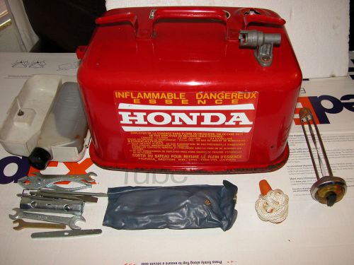 Honda 3.4 gallon outboard fuel tank w/  fuel gauge tools /oil jug awesome /clean