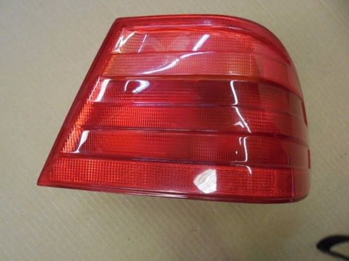 Mercedes e-class e320 e430 right taillight passenger side 98-99 tl32 2108204664