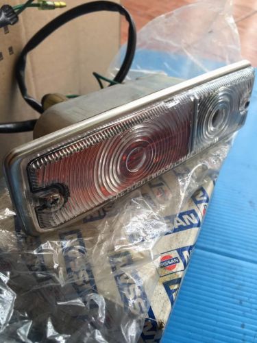 Datsun sunny 1000 b10 front turn signal light lamp genuine nos japan lh side