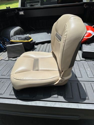 Sun tracker pontoon boat seat