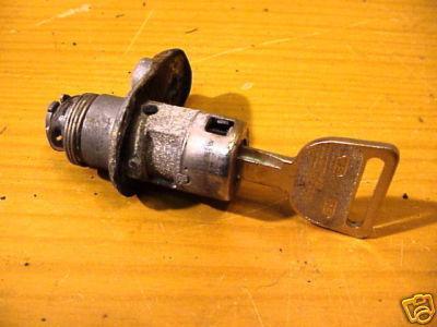 Acura legend 4 door sedan 87 1987 trunk lock cylinder and key