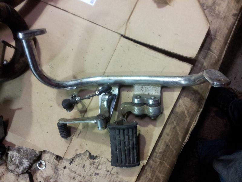 1985 yamaha virago xv 1000 left front foot peg and bracket  ric5