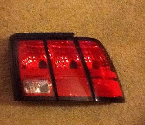 Oem ford mustang tail light passeger right side 99-04