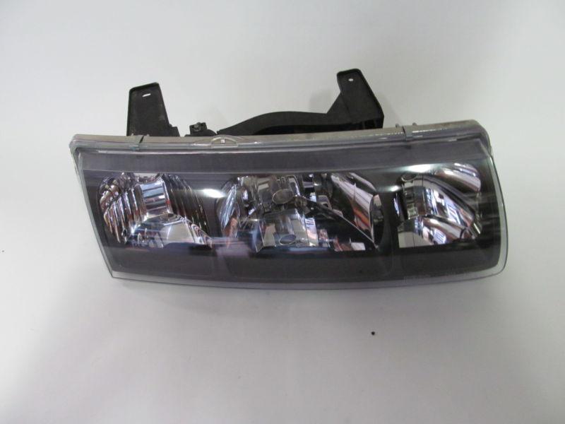 02 03 04 saturn vue right headlight nice!