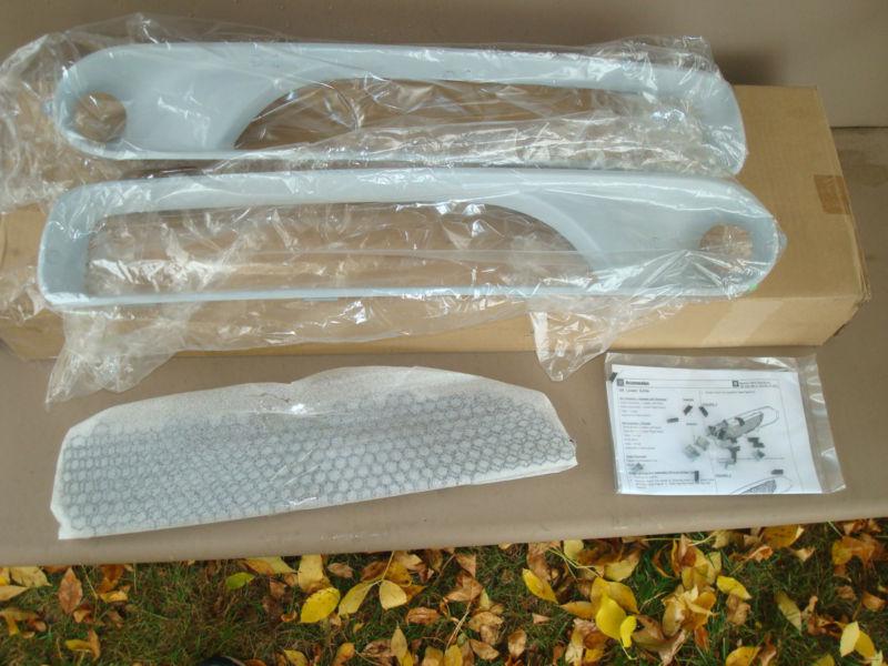 Pontiac g6 accessory recessed lower grill set gm oem body color 19156186 nib nr!