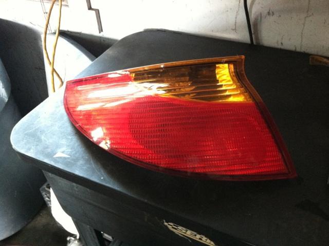 Saturn sc2 01 02 driver side tail light