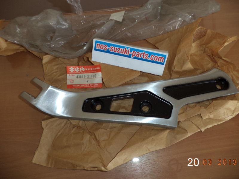 Gsx750 footrest rh?  new   nos-suzuki-parts