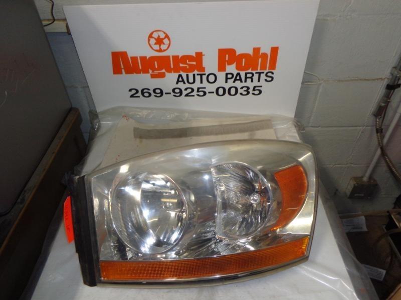 06 dodge ram 1500 pickup l. headlight w/o black bezel 571888