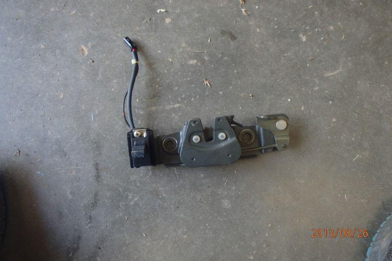 2005 subaru baja oem rear hatch latch