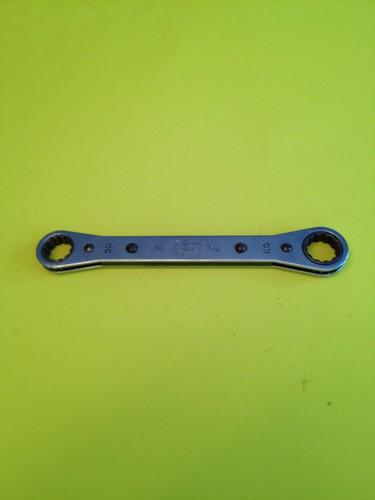 Snap on - ratcheting box wrench - 5/8"" x 11/16" - 12 point - part# r2022