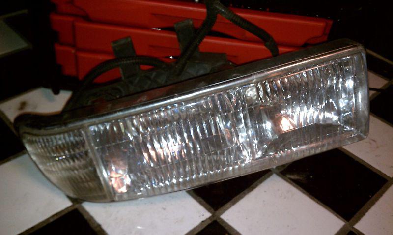 Chevy s10 blazer lh headlight 98 99 00 01 02 03 04