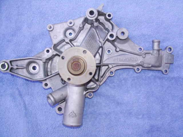 Mercedes original water pump  500 engine part # a 112 201 05 01   a1122010501