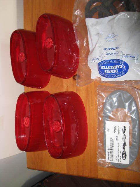 Ford 1958 tail light lens with mounting gaskets