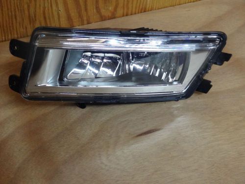 (b5) new oem vw fog light 561941699 561-941-699