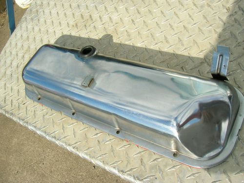 427 corvette 1967 valve cover drivers side. no drippers