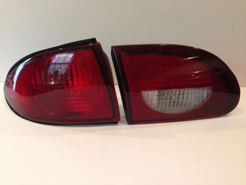 00-02 chevy cavalier tail light set complete driver side - oem