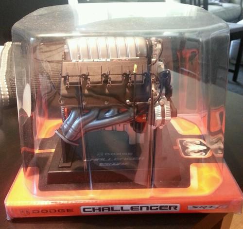 Liberty racing dodge challenger hemi srt8 1:6 scale 6.1l die cast engine model