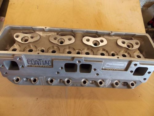 Single pontiac &#039;867&#039; aluminum sb chev. cylinder head