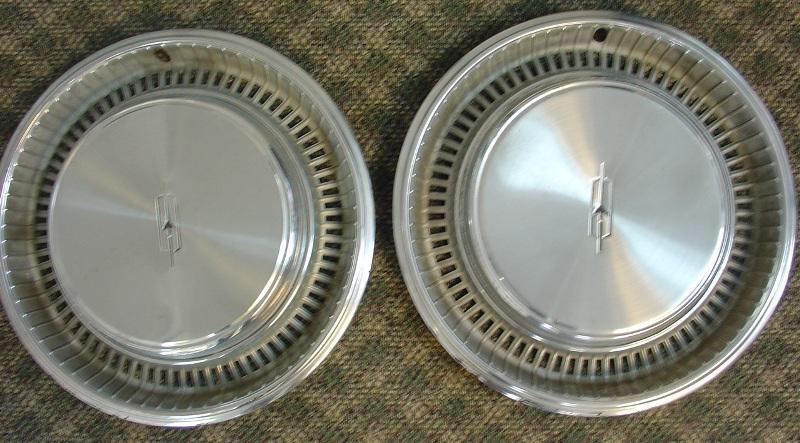 1974-1976 oldsmobile hub caps - set of 2