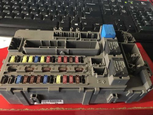 Fuse box engine engine compartment sedan 2.4l lx automatic fits accord 93067